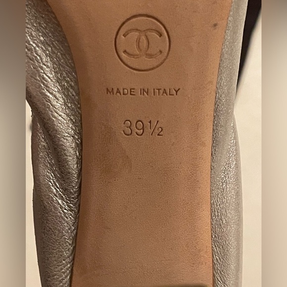 Chanel Size 39 Black Patent and Silver Pumps. - Picture 6 of 13